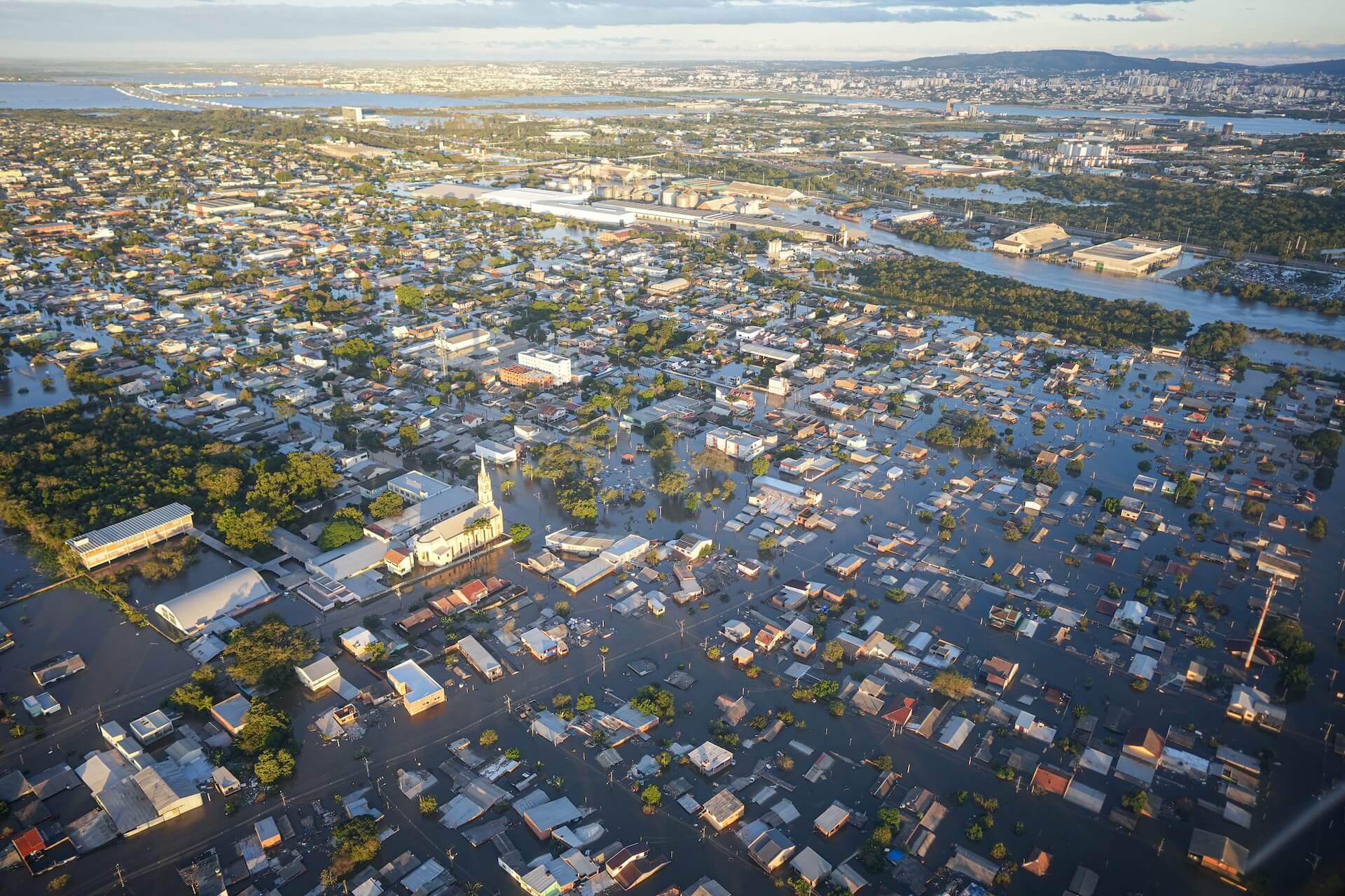 Los expertos señalan que las inundaciones actuales en el sur de Brasil están relacionadas con el calentamiento global causado por la acción humana. Una de las ciudades más afectadas fue Porto Alegre, capital del estado de Río Grande del Sur (mayo de 2024) | Foto: Mauricio Tonetto/Secom